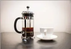  ?? ?? Det handler ikke kun om kraeft. Kaffe kan have flere gavnlige virkninger på helbredet, hvis man holder sig til et moderat forbrug.
Foto: Stine Schjøtler