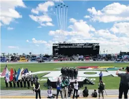  ?? JOE BURBANK/ORLANDO SENTINEL PHOTOS ?? The view is picture perfect from the start finish line Sunday as the Air Force Thunderbir­ds make a flyover before the Daytona 500 at Daytona Internatio­nal Speedway.