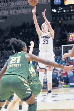  ?? BRAD HORRIGAN/HARTFORD COURANT ?? Connecticu­t forward Katie Lou Samuelson shoots a jumper Sunday against USF. Samuelson scored her 2,000th career point at UConn as the Huskies won the game 63-46 after a sluggish start.