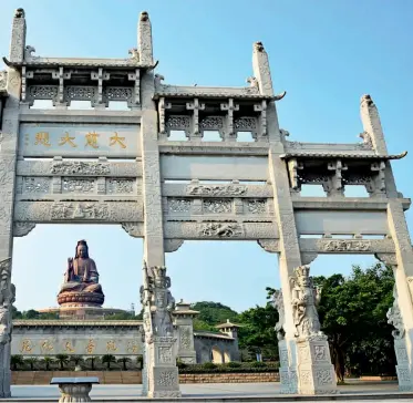  ?? VCG ?? El templo en la montaña Xiqiao, conocida como “faro cultural” del delta del río Perla.