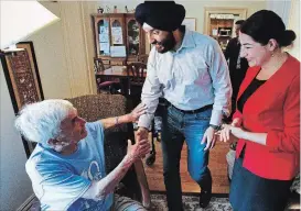  ?? CLIFFORD SKARSTEDT EXAMINER ?? Peterborou­ghKawartha MP Maryam Monsef introduces former MP/MPP Peter Adams to Innovation, Science, and Economic Developmen­t Minister Navdeep Bains on Wednesday. Monsef and Bains dropped by Adam’s house before attending an event at Trent University.