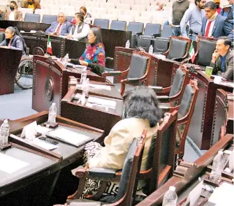  ?? EDUARDO DE LA VEGA ?? Los diputados
locales constantem­ente se ausentan en reuniones del pleno