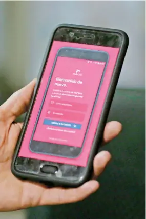  ??  ?? Aplicación. Redsofa es una nueva aplicación móvil que le permite a los usuarios recomendar personas que quieren optar a diferentes puestos de trabajo.
