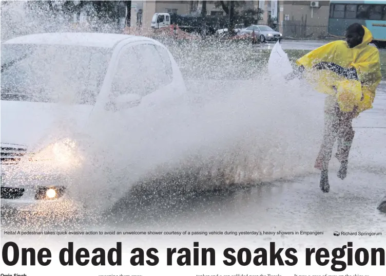  ?? Richard Springorum ?? Heita! A pedestrian takes quick evasive action to avoid an unwelcome shower courtesy of a passing vehicle during yesterday’s heavy showers in Empangeni