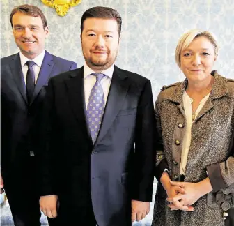  ?? Se při návštěvě Česka v roce 2015 sešla i s Tomiem Okamurou ( uprostřed) FOTO MAFRA – DAN MATERNA ?? Marine Le Penová