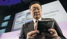  ?? CHRIS YOUNG/ THE CANADIAN PRESS ?? BlackBerry CEO John Chen sends a message on his new Passport device following its launch in Toronto on Wednesday.