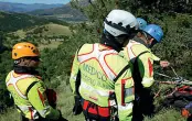  ??  ?? In azione Il soccorso alpino è intervenut­o anche ieri