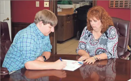  ?? Doug Walker / Rome News-Tribune ?? Rome Floyd Chamber small business and entreprene­urship coordinato­r Drew Wharton (left) and Business Expo Chairwoman Stephanie Nichols review some notes in the Chamber board room. The Expo is set for Thursday and Friday at the Forum River Center.