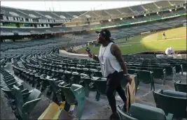  ?? GODOFREDO A. VÁSQUEZ — THE ASSOCIATED PRESS FILE ?? Tina Walker, who works as a server at RingCentra­l Coliseum, uses a portable fan to cool off before a baseball game between the Oakland Athletics and the Chicago White Sox in Oakland on Thursday.