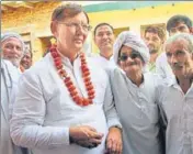  ?? SANJEEV KUMAR/HT ?? Congress candidate Anand Singh Dangi meeting voters; and (right) BJP’S Shamsher Kharkara canvassing in Meham.