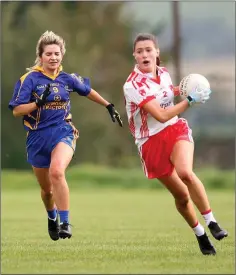  ??  ?? Tinahely’s Shannagh Goetelan escapes the attention of Kelley Flannery from St Rynaghs of Offaly.