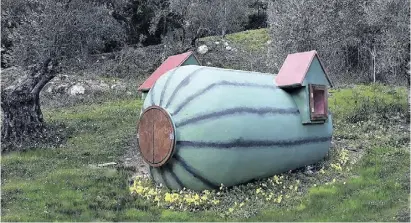  ?? Foto: Molino La Flor ?? Garantiert unvergessl­ich: Übernachte­n in einer „Wassermelo­ne“.