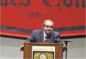  ?? Adrian Sainz / Associated Press ?? U.S. Supreme Court Justice Antonin Scalia delivers a speech about constituti­onal issues on Tuesday at Rhodes College in Memphis, where he said he “wouldn’t be surprised” if the current court strikes down the death penalty, a position that he opposes.