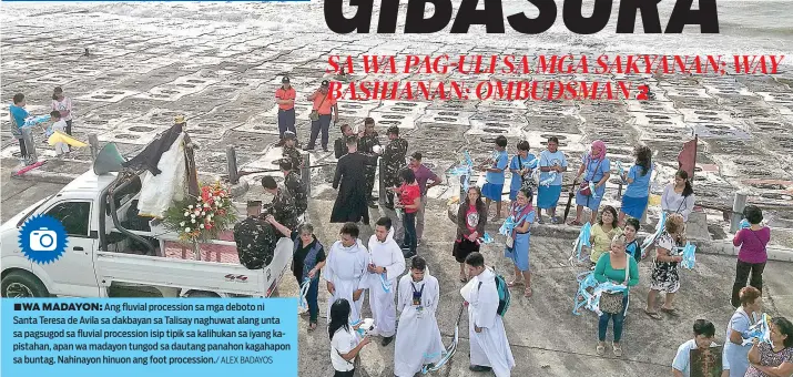  ?? ALEX BADAYOS ?? ■ WA MADAYON: Ang fluvial procession sa mga deboto ni Santa Teresa de Avila sa dakbayan sa Talisay naghuwat alang unta sa pagsugod sa fluvial procession isip tipik sa kalihukan sa iyang kapistahan, apan wa madayon tungod sa dautang panahon kagahapon sa...