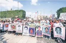  ??  ?? Familiares de los normalista­s acusan que no hay ningún elemento de la policía municipal de Huitzuco ni de la Policía Federal detenido por el caso.