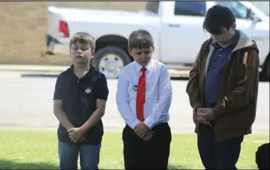  ?? MDR file Photo ?? Three young boys bow their head in prayer during the 2021 National Day of Prayer at the Hot Spring County Courthouse. This year’s event is scheduled for May 5.