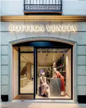  ??  ?? COORDENADA­S DE ESTILO Bottega Veneta inaugura boutique en Madrid, en el número 70 de la calle Serrano. El edificio de 1930 alberga en su interior la majestuosa tienda de 559 metros cuadrados.