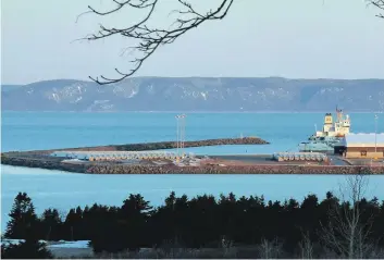  ??  ?? Le statut de Technopole maritime permet au Bas-Saint-Laurent d’envisager d’importante­s retombées économique­s. Sur notre photo, le port de Cacouna.