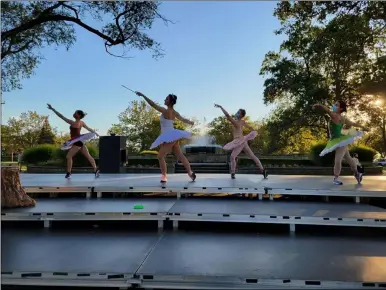  ?? PHOTOS BY ALIAH KIMBRO — THE MORNING JOURNAL ?? North Pointe Ballet performed a free, abridged version of “Cinderella” for audiences at Lakeview Park.