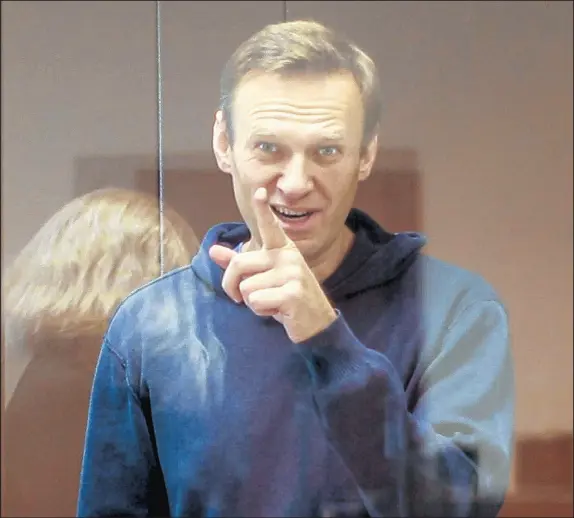  ?? BABUSKINSK­Y DISTRICT COURT PRESS SERVICE ?? Opposition leader Alexei Navalny gestures at a hearing Tuesday on his charges for defamation in the Babuskinsk­y District Court in Moscow.