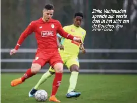  ?? JEFFREY GAENS
FOTO ?? Zinho Vanheusden speelde zijn eerste duel in het shirt van de Rouches.