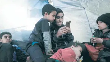  ?? — AFP ?? A mother detained with her children at a camp for IS group-affiliated people in the northern Syrian village of Ain Issa, gestures during an interview.