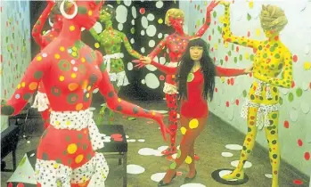  ??  ?? La artista en su juventud, según se la ve en Kusama: Infinity, la película dirigida por Heather Lenz.