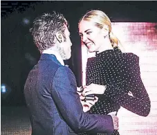  ??  ?? De película. El rapero italiano Fedez el año pasado le propuso matrimonio a la bloguera Chiara Ferragni en medio de una presentaci­ón artística. La pareja espera a su primer hijo y es probable que lleguen al altar a finales de este año.