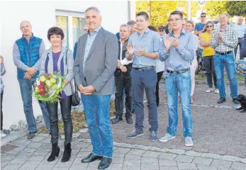  ?? SZ-FOTO: EIS ?? Emeringens Bürgermeis­ter Josef Renner freut sich über das gute Wahlergebn­is.