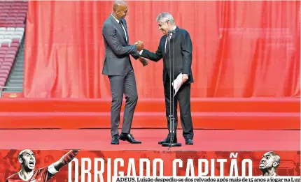  ??  ?? ADEUS. Luisão despediu-se dos relvados após mais de 15 anos a jogar na Luz