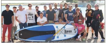  ?? (Photos C. S.) ?? Dix-huit stagiaires en formation canoë-kayak et discipline­s associées (raft, nage en eau vive, pirogue, canoë-raft, airboard...) ont découvert le dynamisme du YC Toulon et le cadre extraordin­aire de la rade.