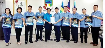  ??  ?? From left to right: Elizabeth Chung, Shung Lee Chu, Johnny Wong, Lou Chi Nam,Yeo, Gerald, Kung Ping Kun, Henry Tsen, Ralph Chung and Andrew Kwok