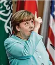  ?? Foto: dpa ?? Mit der Note plus 2,2 ist Merkel die be liebteste Politikeri­n.