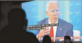  ?? JEENAH MOON/THE NEW YORK TIMES ?? Guests atWunder Garten Beer Garden watch President Donald Trump’s town hall inWashingt­on, D.C., while viewers at watch party in New York take in Joe Biden’s town hall.