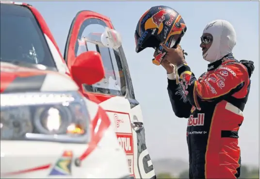  ??  ?? CAUTO. Nasser Al Attiyah marcha líder de la clasificac­ión general en coches pero afirma que queda la parte más dura de la competició­n.