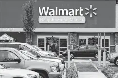  ?? STAFF FILE PHOTO BY DAN HENRY ?? Patrons fill the parking lot and enter Wal-Mart Neighborho­od Market off East Brainerd Road in Chattanoog­a.