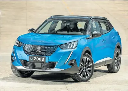  ?? ?? Argento. La renovada versión del Peugeot 2008 sería el primer nuevo lanzamient­o industrial de Stellantis.