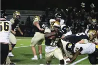  ?? The Sentinel-record/krishnan Collins ?? Hot Springs’ Akeem Dorsey evades defenders against Dequeen Friday night at Tommy Holt Memorial Field.