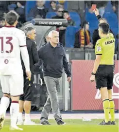  ?? // AFP ?? Pasan los años pero Mourinho, no: ayer fue expulsado de nuevo