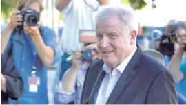  ??  ?? LA VICTORIA . Seehofer, el ministro que puso en jaque a Merkel.