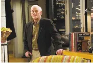  ?? Reed Saxon / Associated Press 2004 ?? John Mahoney appears on the set of the final episode of “Frasier” in 2004 in Los Angeles.