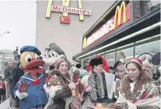  ?? PICTURE: GETTY ?? Entertaine­rs perform at the first Mcdonald’s in the Soviet Union in Moscow’s Pushkin Square today in 1990