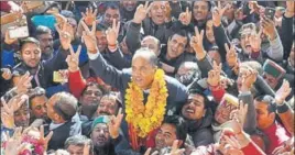  ?? DEEPAK SANSTA/HT ?? Jai Ram Thakur with his supporters after being named the BJP’S state legislatur­e party leader and chief minister designate in Shimla on Sunday.