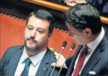  ??  ?? PREOKRET Prije nekoliko tjedana činilo se da je Salvini (lijevo) dokrajčio Conteovu karijeru (desno)