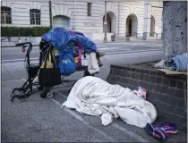  ?? DAVID CRANE – STAFF PHOTOGRAPH­ER ?? On the morning of the 2018State of the City address presented by Mayor Eric Garcetti at Los Angeles City Hall, homeless begin waking near City Hall. The homeless problem is still as a major issue.