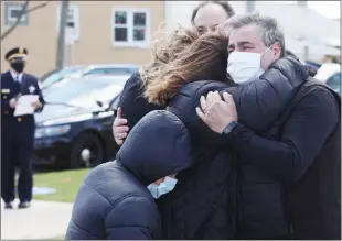  ?? Chicago Tribune/tns ?? Members of the Di Rosa and Shinas families mourn as they bid farewell to their family friend Chicago police Officer Marco Difranco outside of the funeral home on April 9 in Norridge.