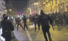  ?? (Photo IP) ?? Dans les affronteme­nts six policiers et trois manifestan­ts ont été blessés.