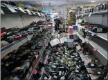  ?? MARCIO JOSE SANCHEZ THE ASSOCIATED PRESS ?? Bottles are strewn in an aisle as Victor Abdullatif, in back, mops up inside the Eastridge Market, his family’s store, on Saturday in Ridgecrest.