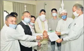  ?? ANI ?? Bharatiya Tribal Party leaders hand over their letter of support to Rajasthan CM Ashok Gehlot.