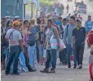  ?? NICK OZA FOR USA TODAY ?? Migrants hitch rides at an immigratio­n checkpoint in Mexico.